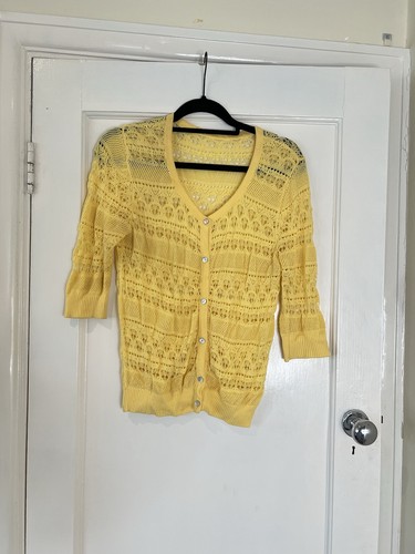 Gelber häkel strick - strick, cardigan